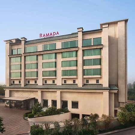Ramada By Wyndham New Delhi Pitampura Hotel Exterior foto