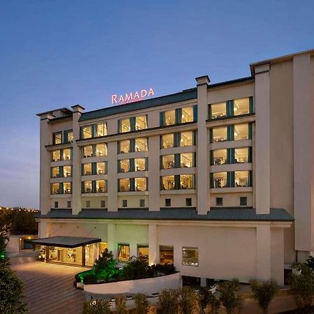 Ramada By Wyndham New Delhi Pitampura Hotel Exterior foto