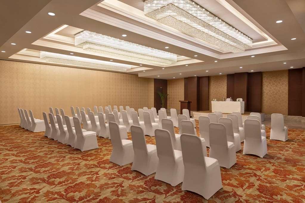 Ramada By Wyndham New Delhi Pitampura Hotel Instalações foto