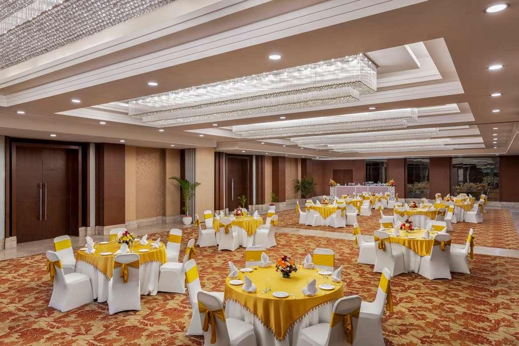 Ramada By Wyndham New Delhi Pitampura Hotel Instalações foto
