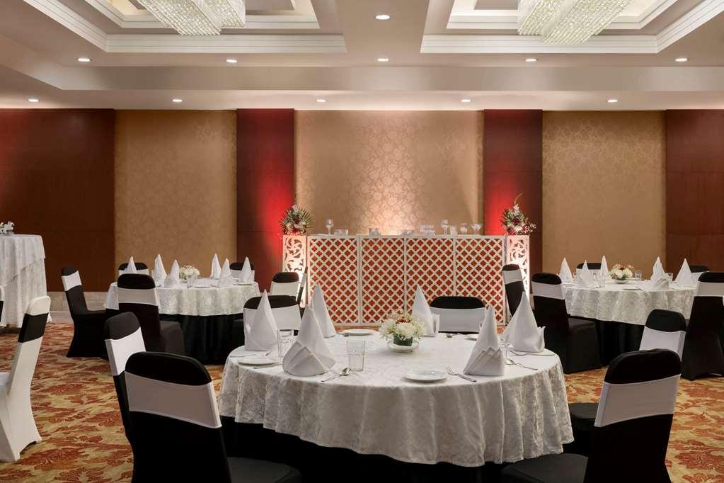 Ramada By Wyndham New Delhi Pitampura Hotel Instalações foto