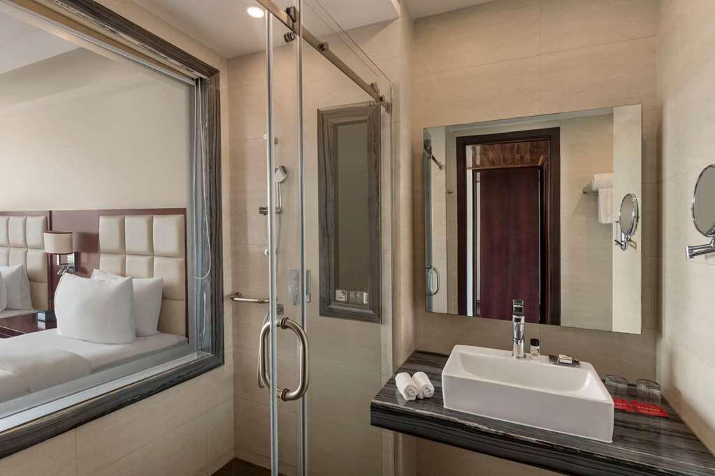 Ramada By Wyndham New Delhi Pitampura Hotel Exterior foto
