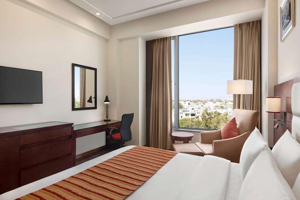 Ramada By Wyndham New Delhi Pitampura Hotel Quarto foto