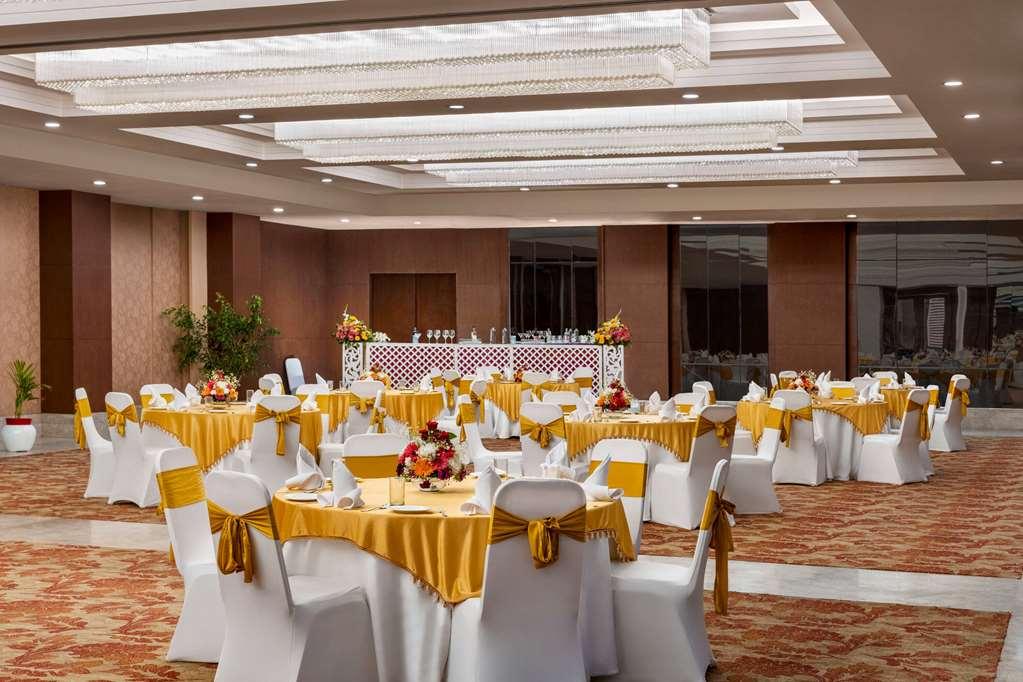 Ramada By Wyndham New Delhi Pitampura Hotel Instalações foto