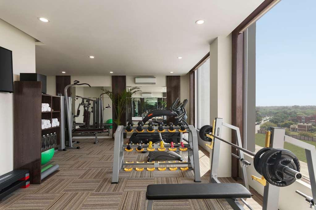Ramada By Wyndham New Delhi Pitampura Hotel Instalações foto