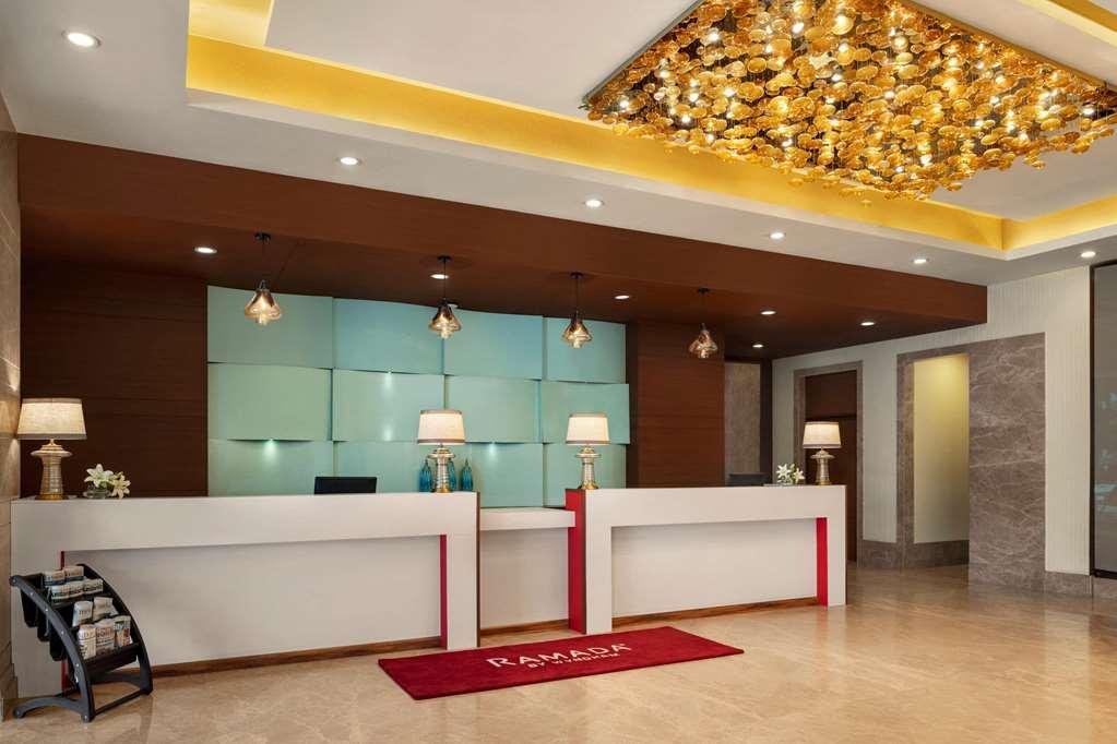 Ramada By Wyndham New Delhi Pitampura Hotel Exterior foto
